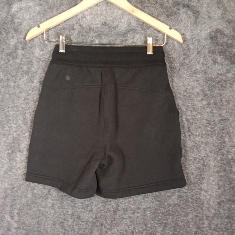 Lululemon Athletica Scuba High Rise Womens Short Relaxed Fit Size 2 - Picture 3 of 9